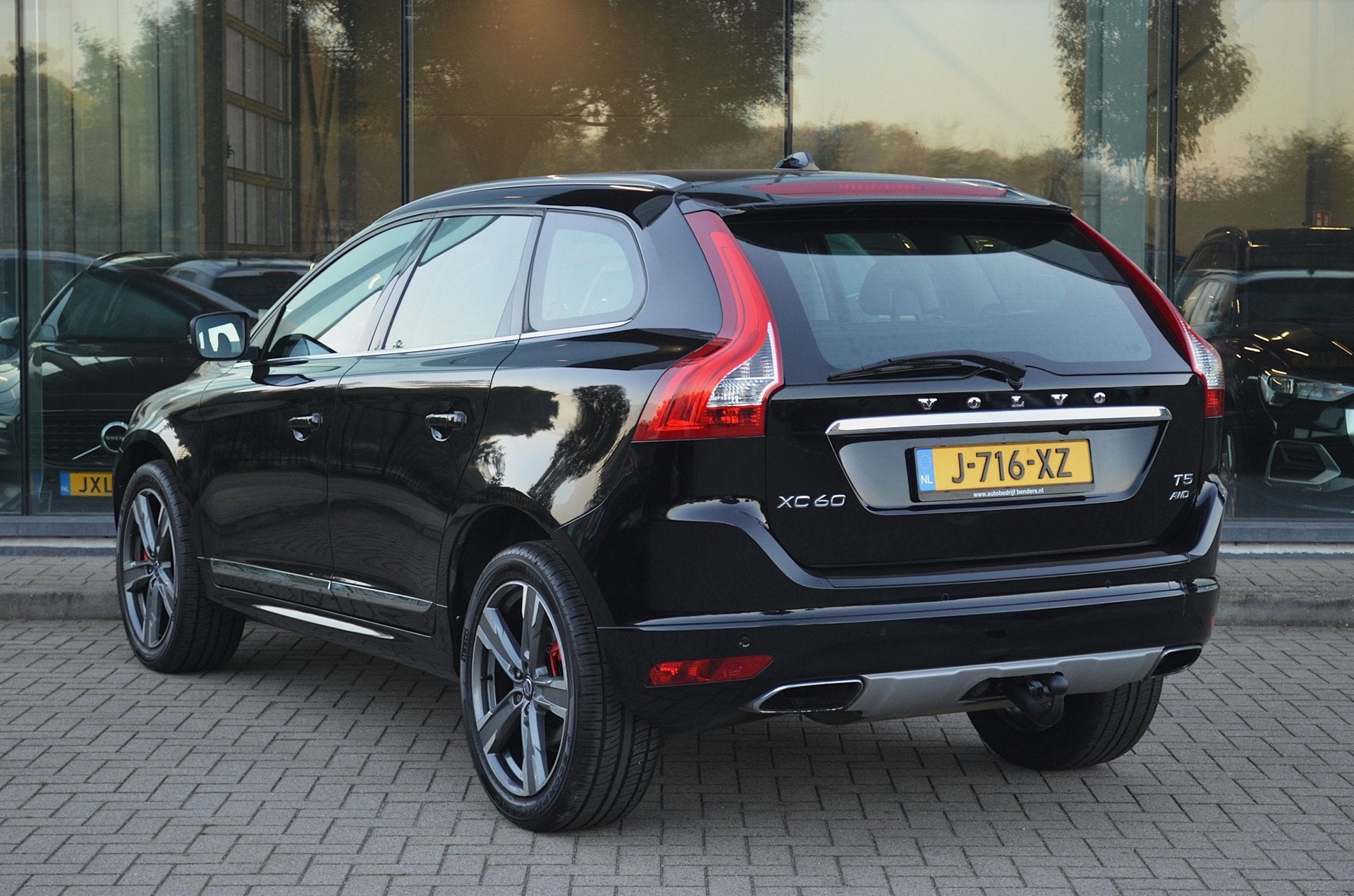 Volvo XC60 2.0 T5 Summum 4WD AUTOMAAT | Cruise | Camera, 1969 cc, Zwart, Bedrijf, XC60
