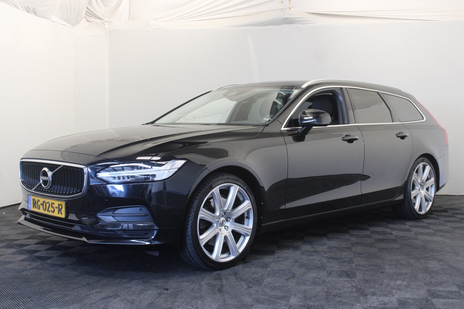 Volvo V90 2.0 T5 90th Anniversary Edition (bj 2017), 15 km/l, 4 cilinders, 1969 cc, Zwart
