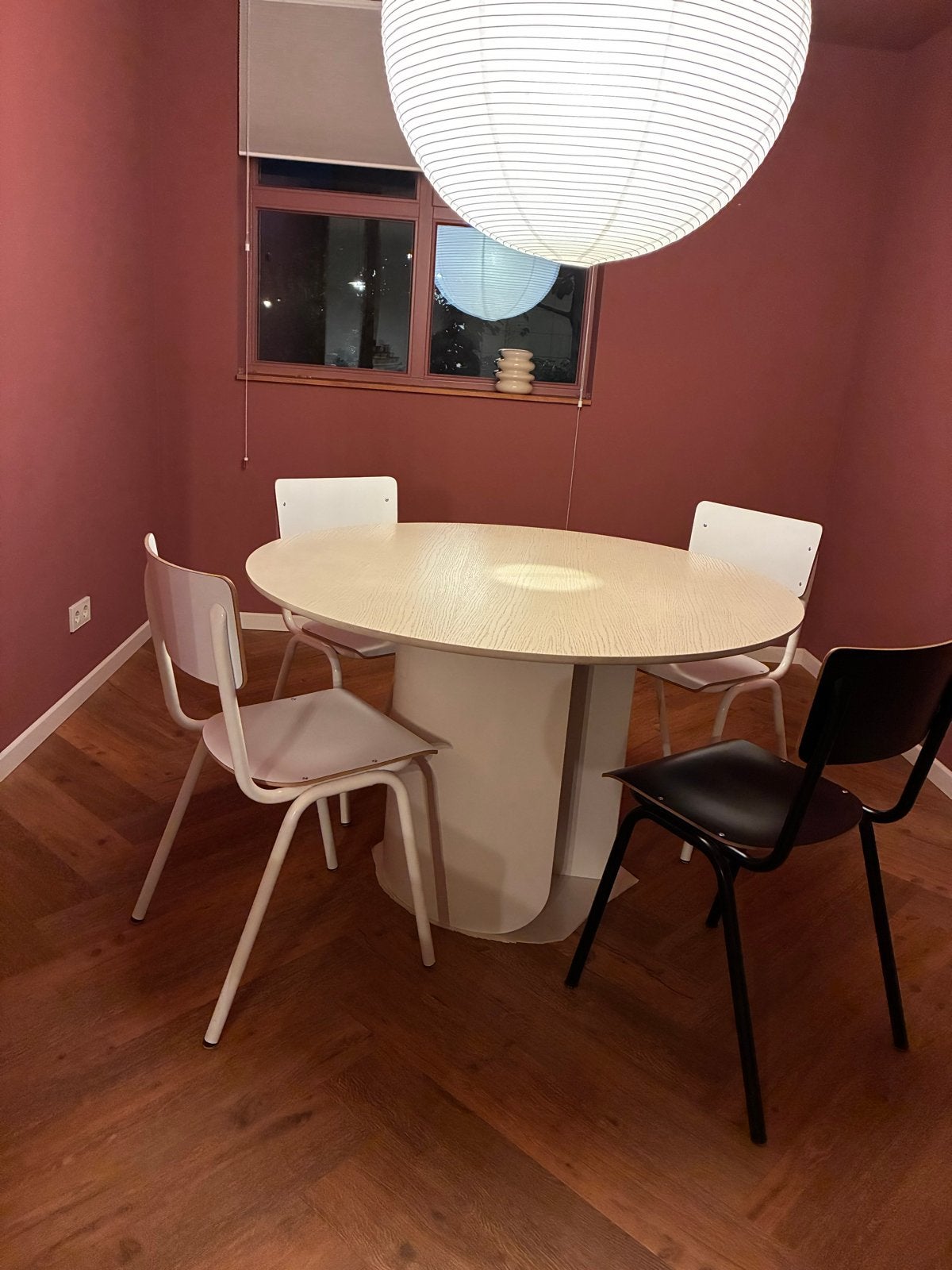 FEST eettafel met 4 Zuiver stoelen, Ophalen, Gebruikt, Rond, Vier personen