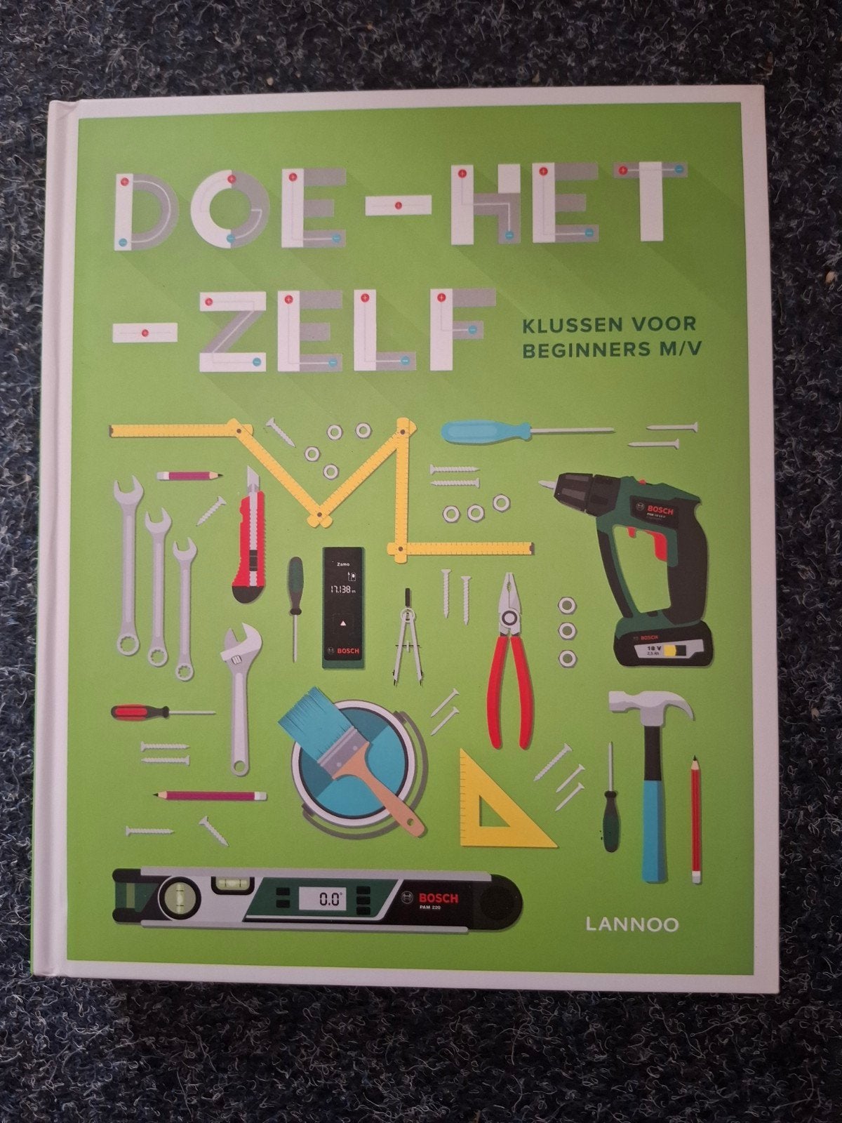 Doe-het-zelf Klusboek voor beginners M/V - Lannoo, Ophalen of Verzenden, Zo goed als nieuw