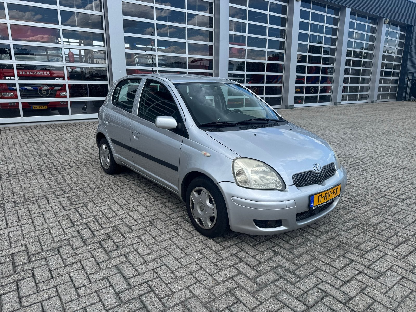Toyota Yaris 1.3 16V Vvti 5DR 2005 Grijs, Auto's, Toyota, Voorwielaandrijving, Metallic lak, 4 cilinders, 400 kg