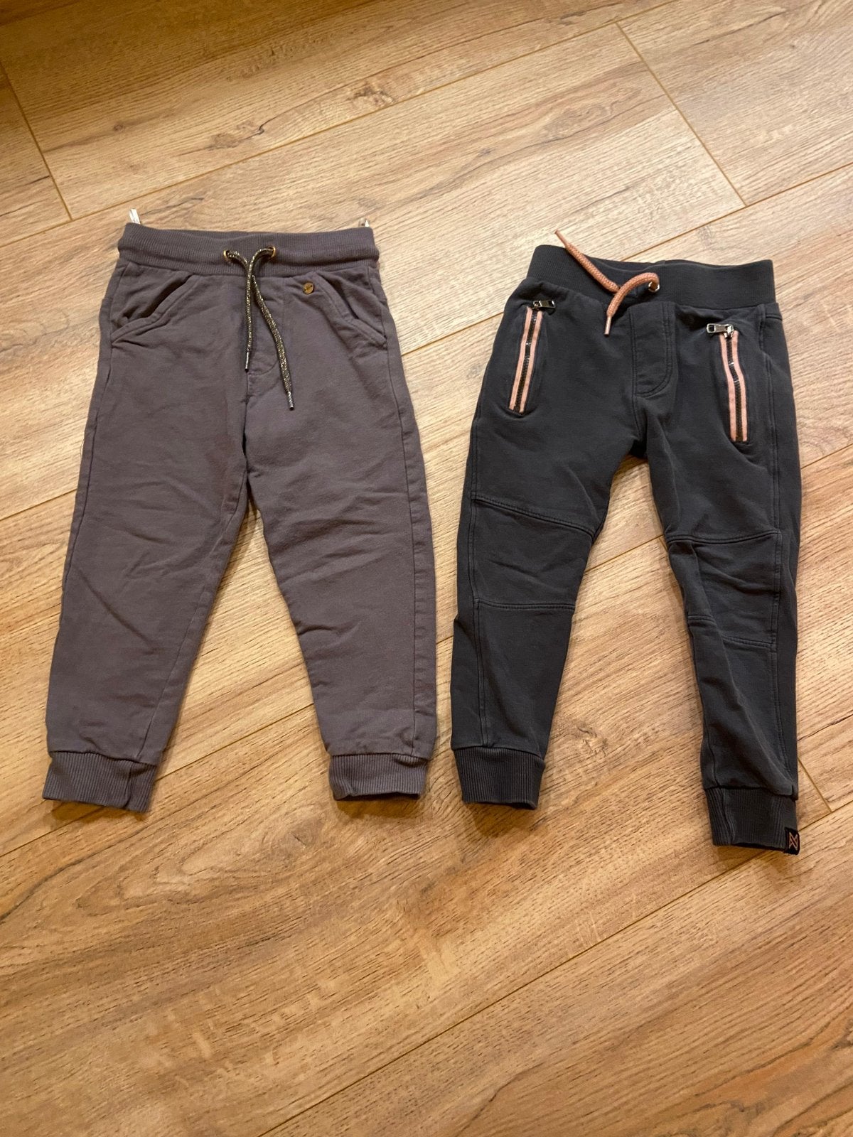 Koko Noko trainingsbroekjes maat 98, Kinderen en Baby's, Kinderkleding | Maat 98, Verzenden, Gebruikt, Meisje, Broek