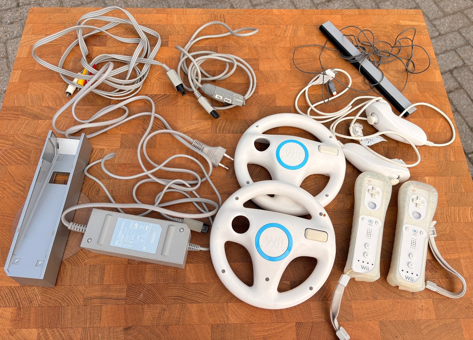 Complete Nintendo Wii accessoireset met 2 controllers, Spelcomputers en Games, Ophalen of Verzenden, Gebruikt, Met 2 controllers