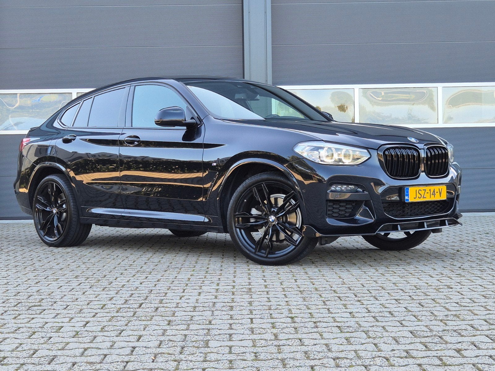 BMW X4 Xdrive20i 184pk Aut 2020 Zwart M-pakket, Auto's, 1998 cc, Zwart, 4 cilinders, 2000 kg