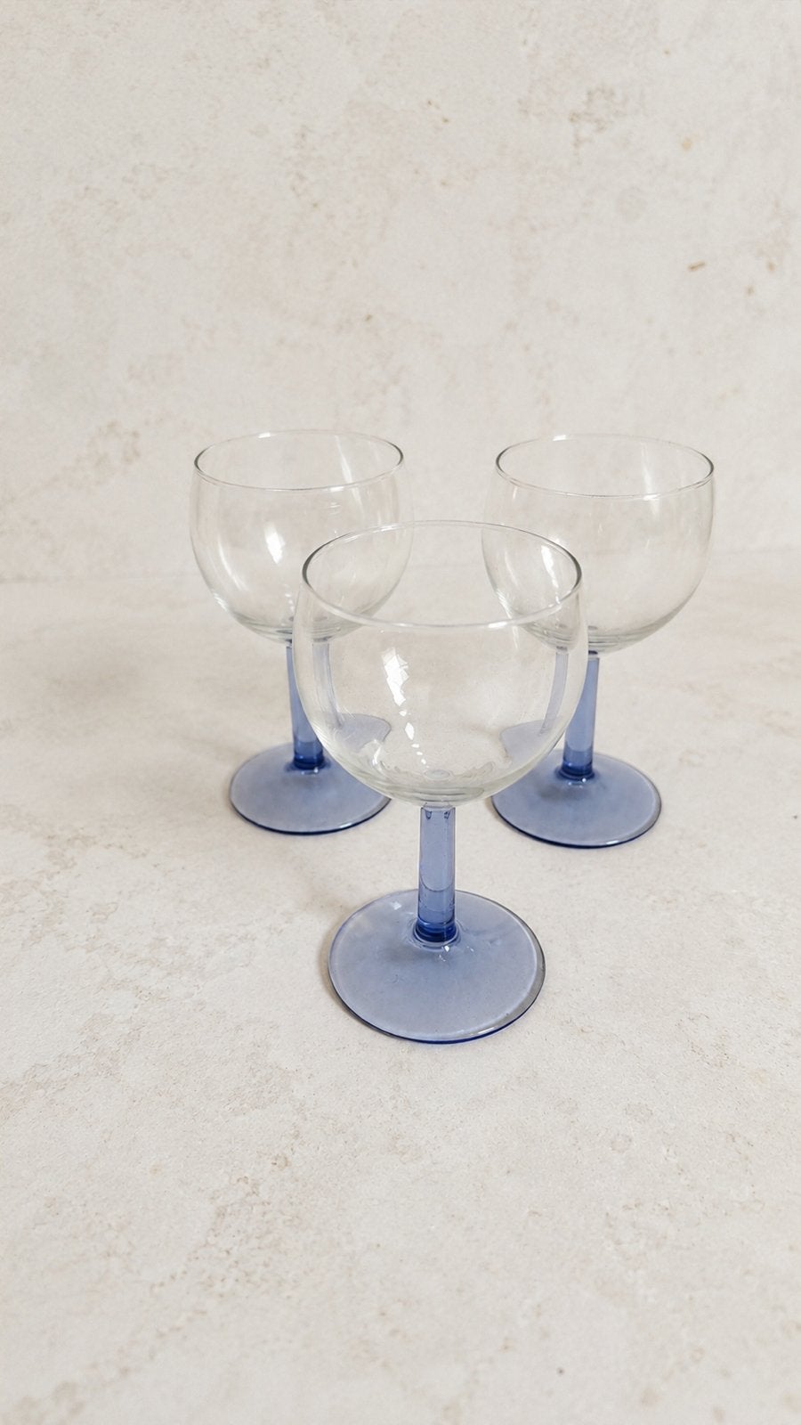 3 glazen op blauwe voet, Verzamelen, Glas en Borrelglaasjes, Ophalen, Gebruikt, Overige typen