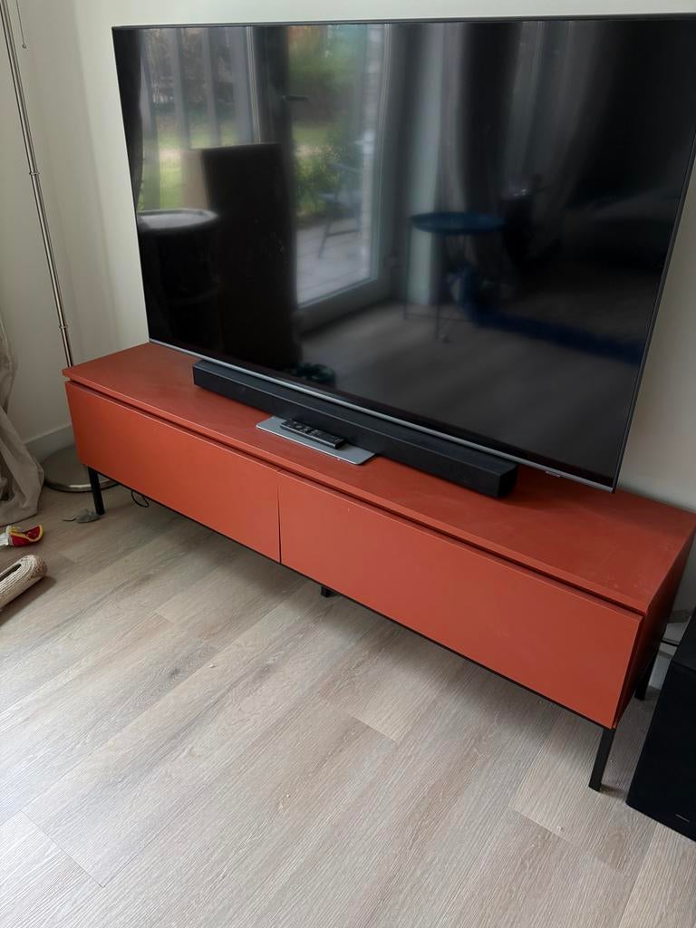 Tv-meubel in terra cotta kleur, Ophalen, Overige materialen, Gebruikt, 100 tot 150 cm