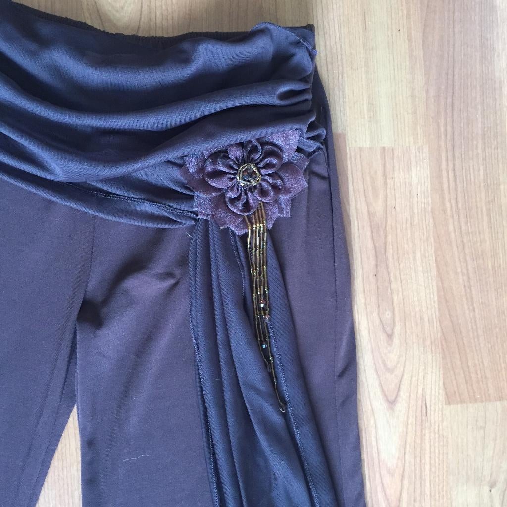 US pantalon, broek, paars met bloem, nieuw, flared, Kleding | Dames, Paars, Nieuw, Ophalen of Verzenden, Maat 36 (S)