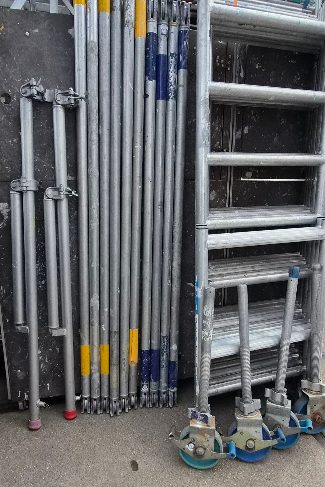 Te koop aluminium rolsteiger Werkhoogte 8.20 meter, Ophalen, Gebruikt, Rolsteiger of Kamersteiger, 5 meter of hoger