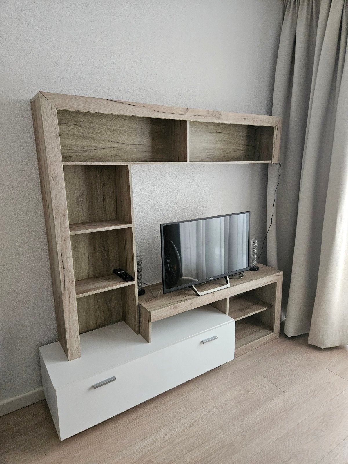 leuk smal wandmeubel, Ophalen, Zo goed als nieuw