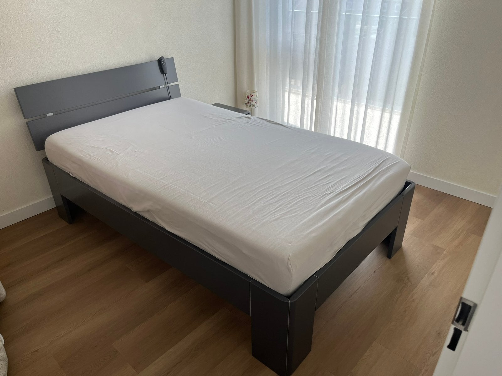 Elektrisch verstelbaar bed, Ophalen, Verstelbaar, 210 cm, Zo goed als nieuw