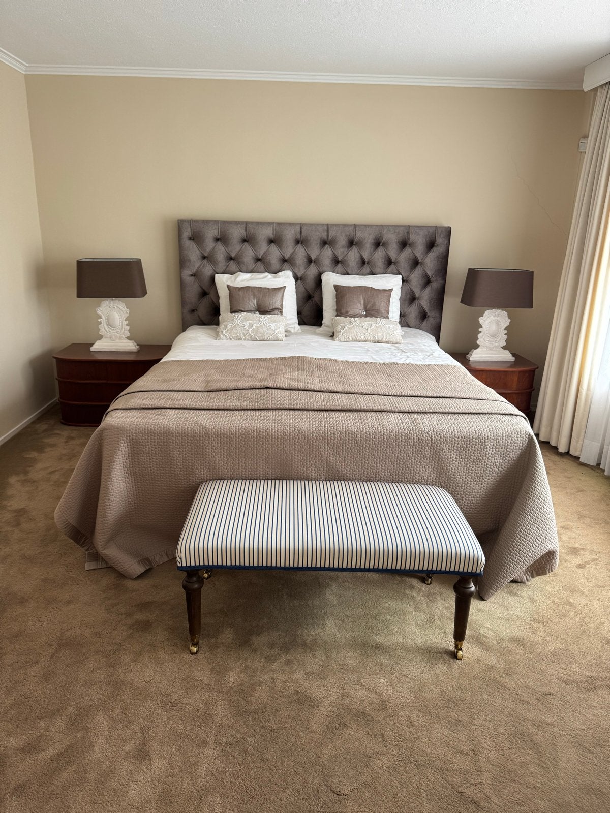 Boxspring bed 180x220 met Premium gel matras en nachtkastjes, Ophalen, Tweepersoons, Zo goed als nieuw, 180 cm