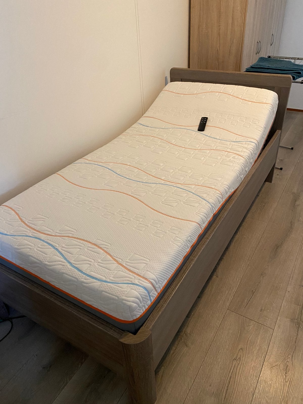 Seniorenbed, Ophalen, 90 cm, Eenpersoons, Zo goed als nieuw