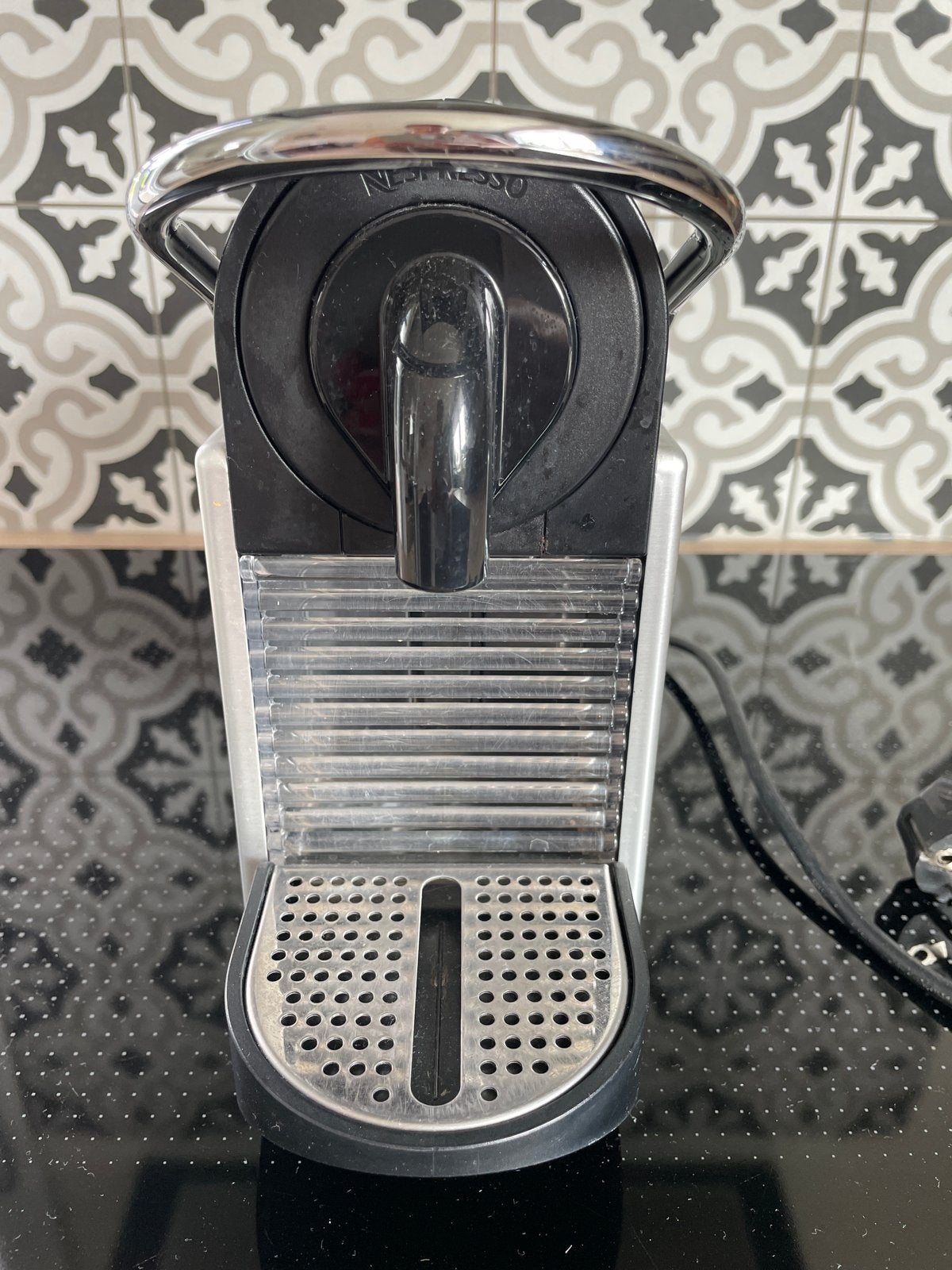 Nespresso De'Longhi Inissia Koffiezetapparaat Zwart, Ophalen, Espresso apparaat, Zo goed als nieuw, 1 kopje