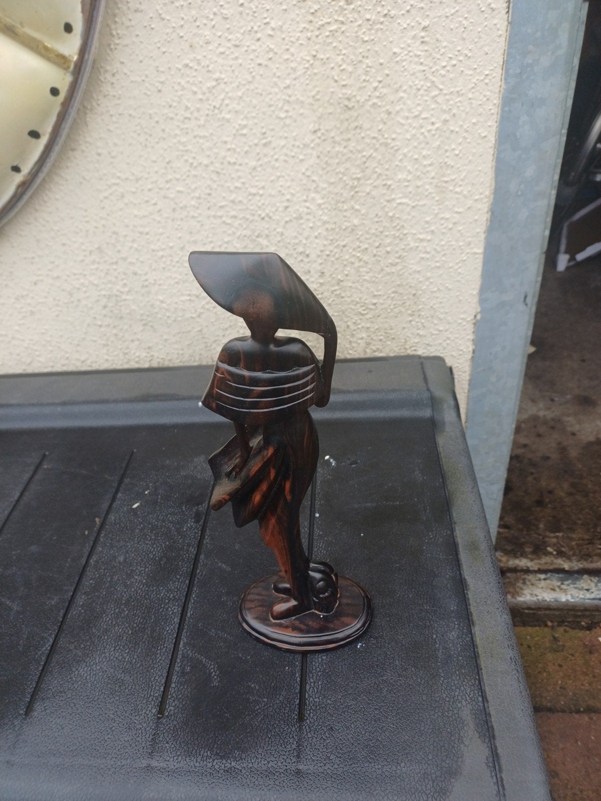 Art.deco sculptuur vrouw palissander hout beeldje hand gesto, Ophalen