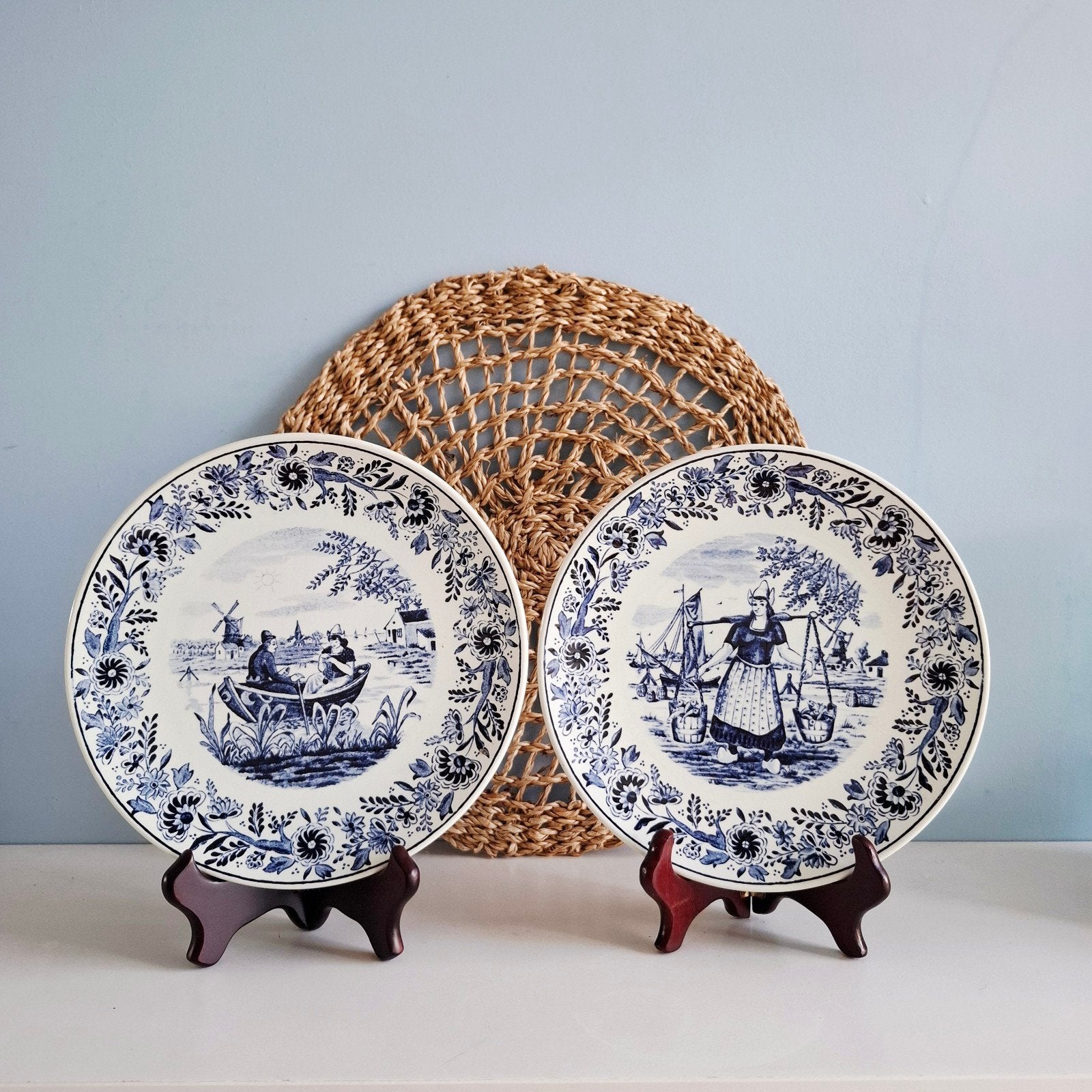 Boch Delft, 2 wandborden met Hollandse taferelen, Antiek en Kunst, Antiek | Wandborden en Tegels, Ophalen of Verzenden