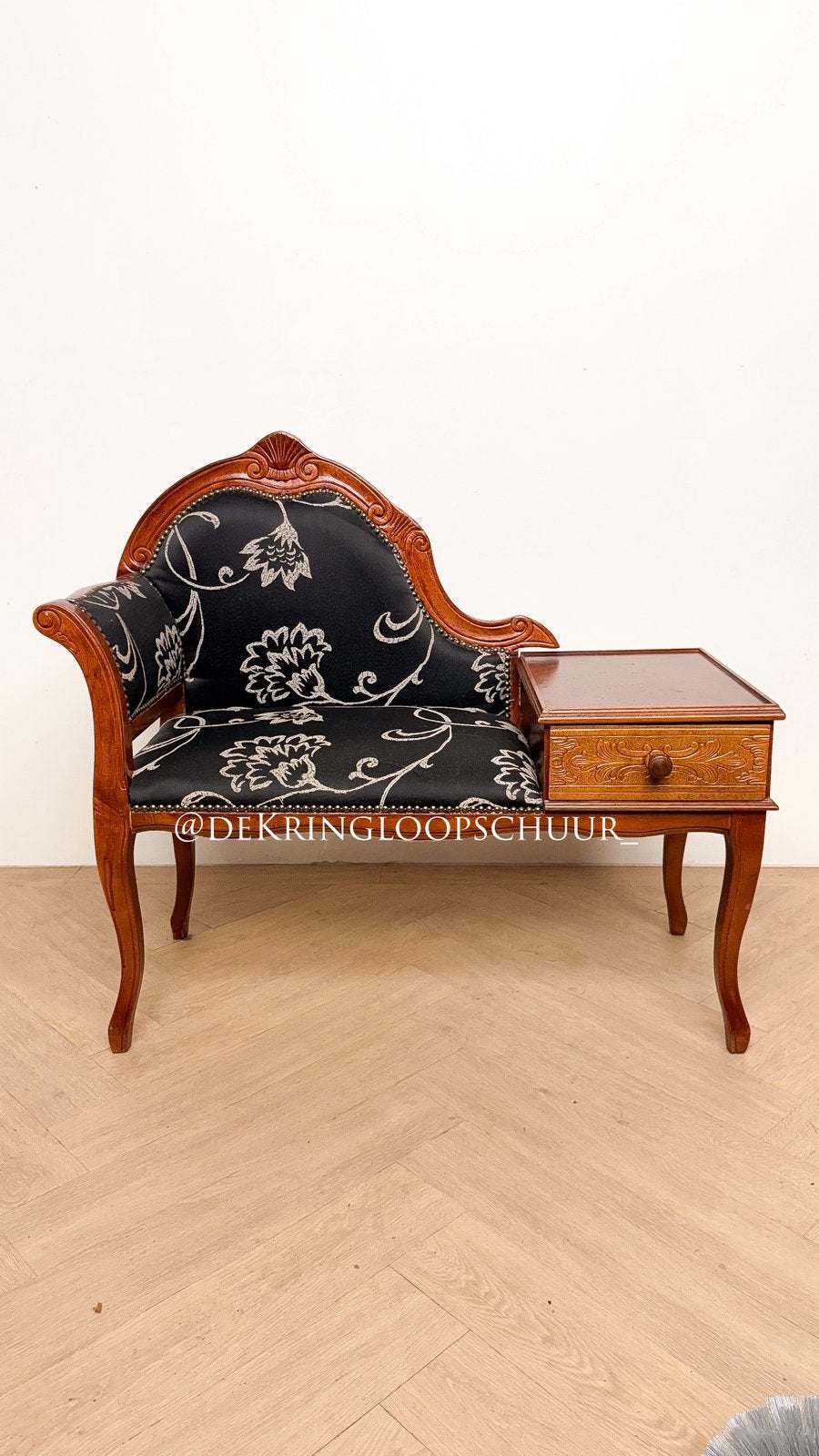 Vintage houten telefoonbankje halbankje gossip bench, Eenpersoons, Ophalen of Verzenden, Zo goed als nieuw, Minder dan 150 cm