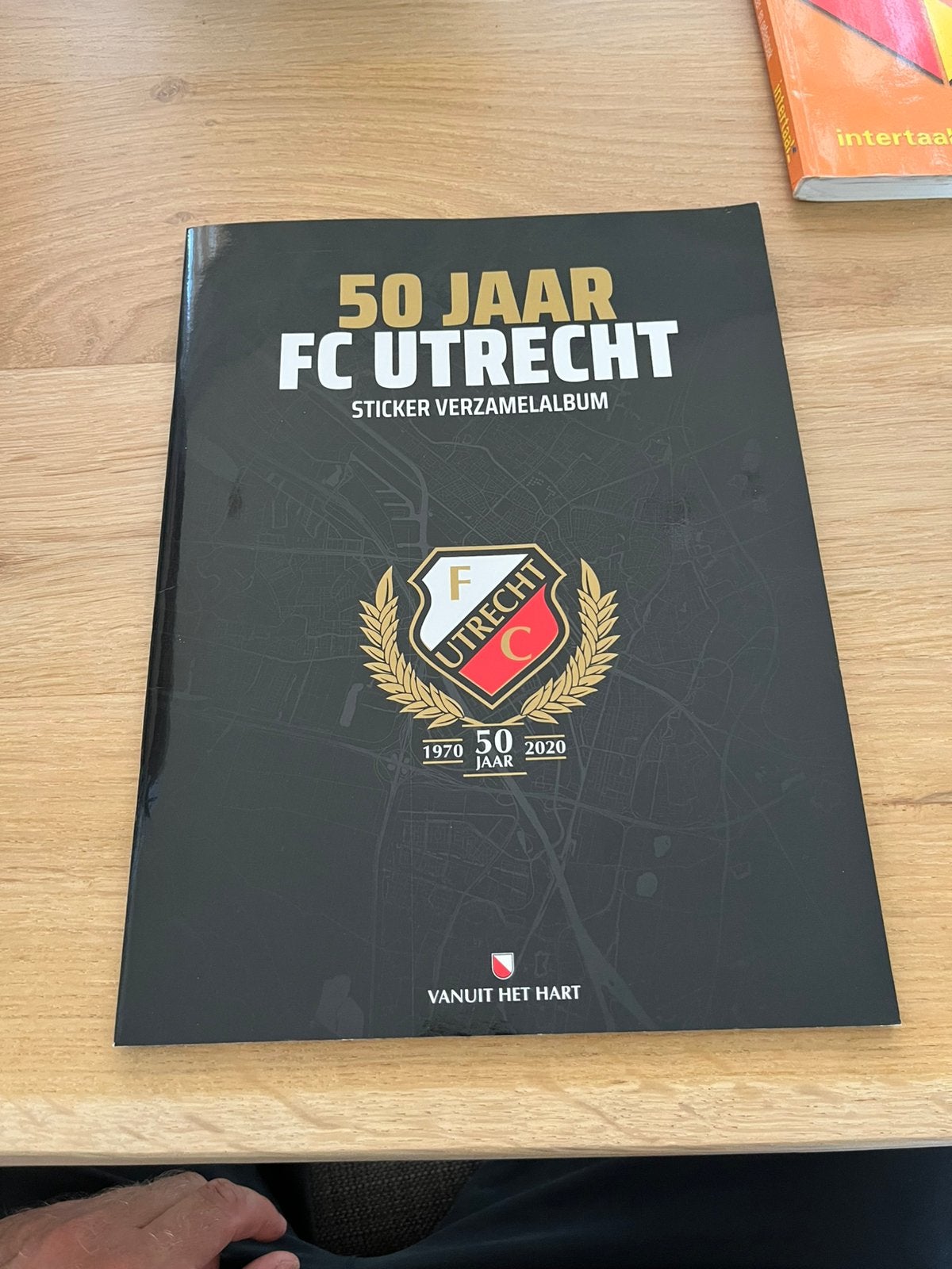 50 jaar FC Utrecht stickerboek COMPLEET, Ophalen of Verzenden, Zo goed als nieuw, Balsport