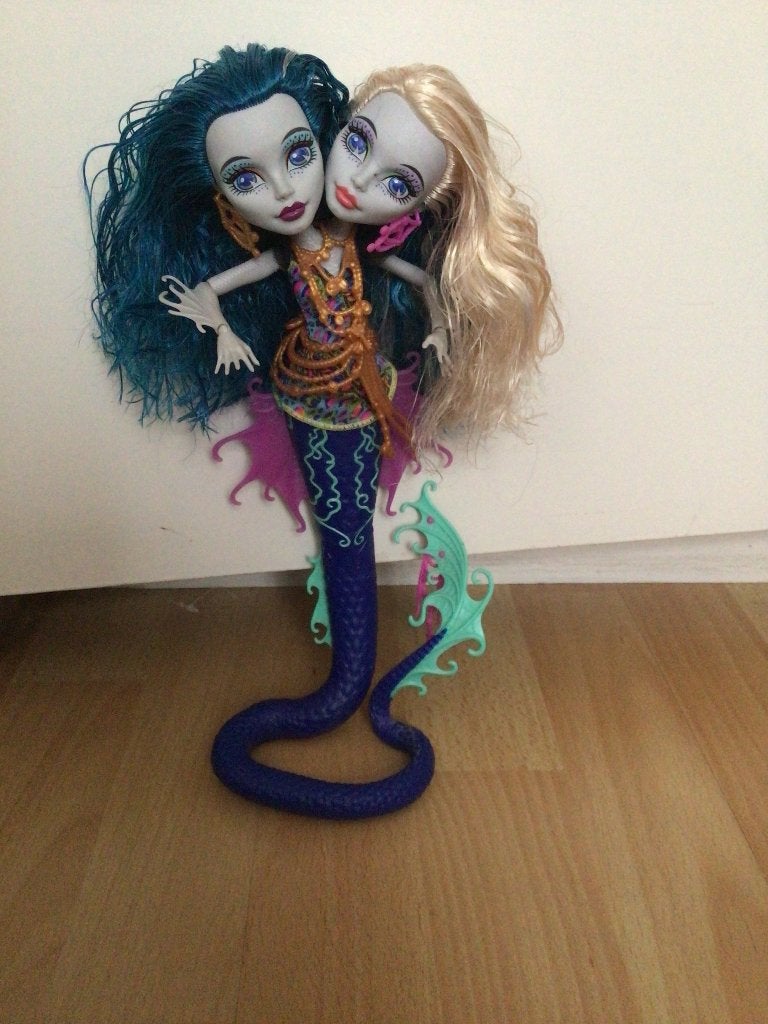 Monster High  poppen Peri & Pearl, Verzamelen, Ophalen of Verzenden, Zo goed als nieuw, Pop