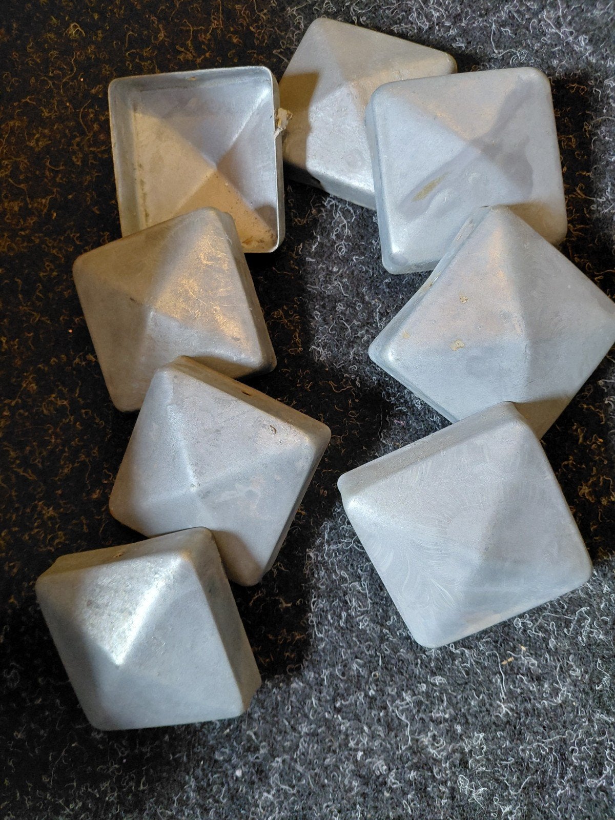 8x Aluminium Paalmutsen Piramidevormig - Gebruikt, Ophalen of Verzenden