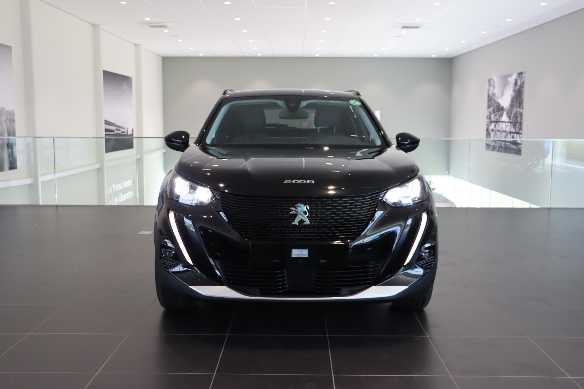 Peugeot e-2008 EV Allure Pack 50 kWh | Adaptieve Cruise Cont, 136 pk, Automatische klimaatregeling, Leder en Stof, Zwart