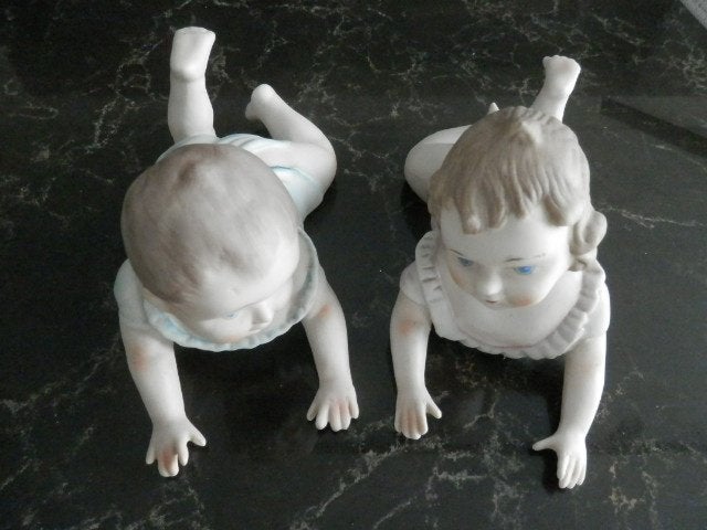 Beeldjes jongen en meisje, baby's, vintage, piano., Antiek en Kunst, Ophalen of Verzenden