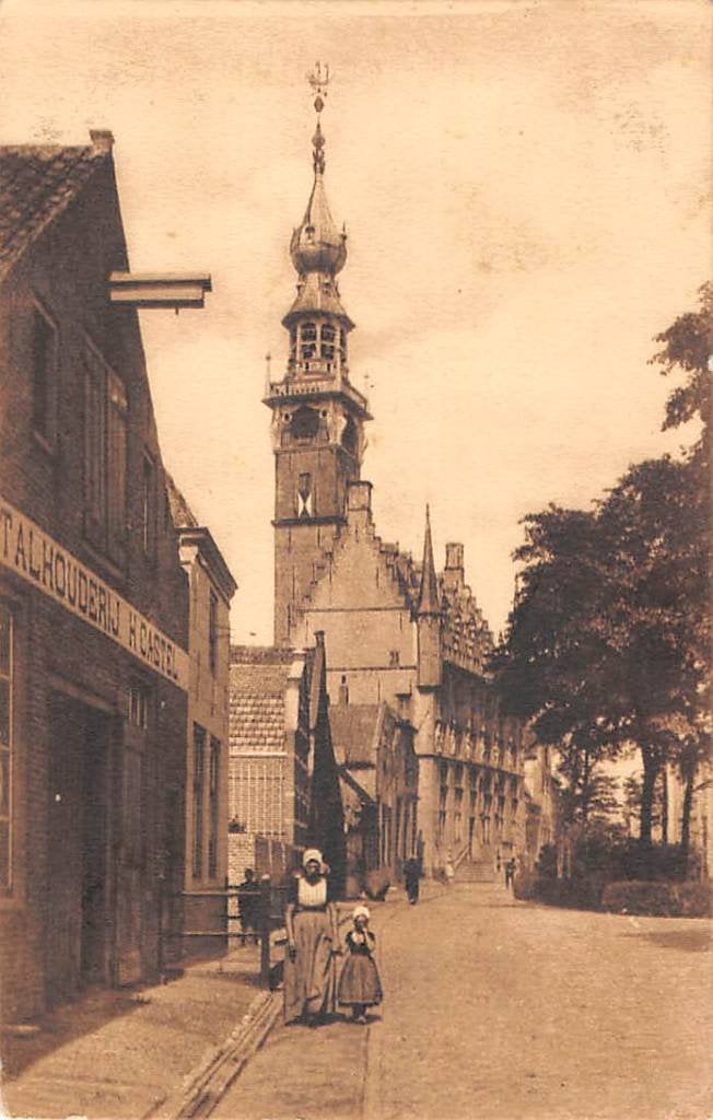 Veere Stadhuis Stalhouderij H Castel Klederdracht Zeeland 23, Verzamelen, Ophalen of Verzenden, Voor 1920, Gelopen, Zeeland