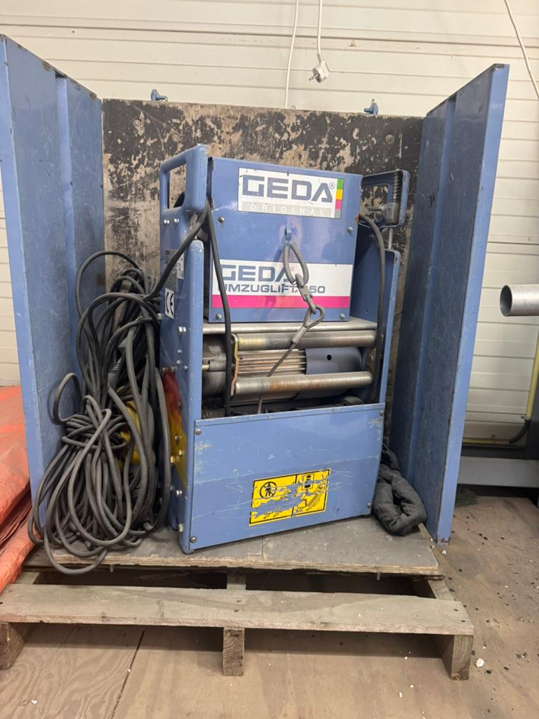 Geda 250  Ladderlift 13 meter + knikstuk + 2 plateaus, Zakelijke goederen, Machines en Bouw | Liften, Steigers en Ladders, Ophalen