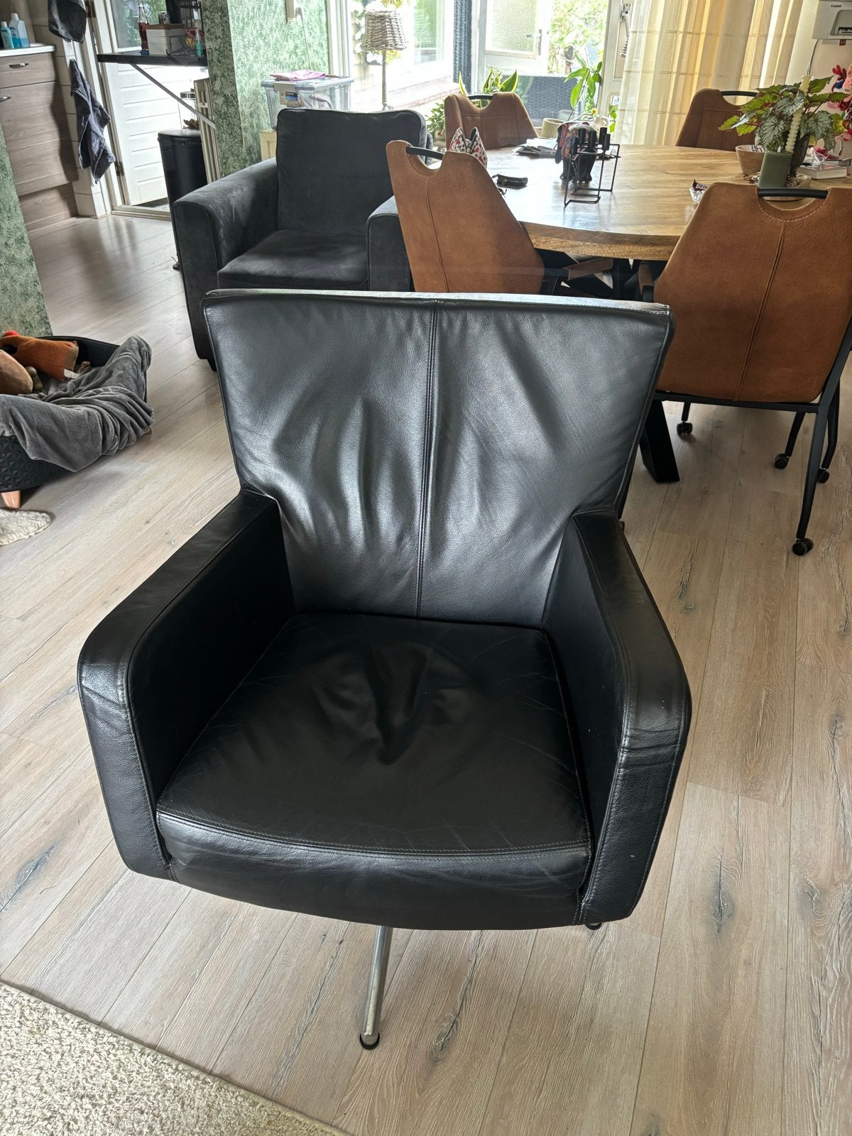 Brew's New World Fauteuil Zwart 2020 - Goede Staat, Huis en Inrichting, Fauteuils, Ophalen, Zo goed als nieuw, Leer, 75 tot 100 cm