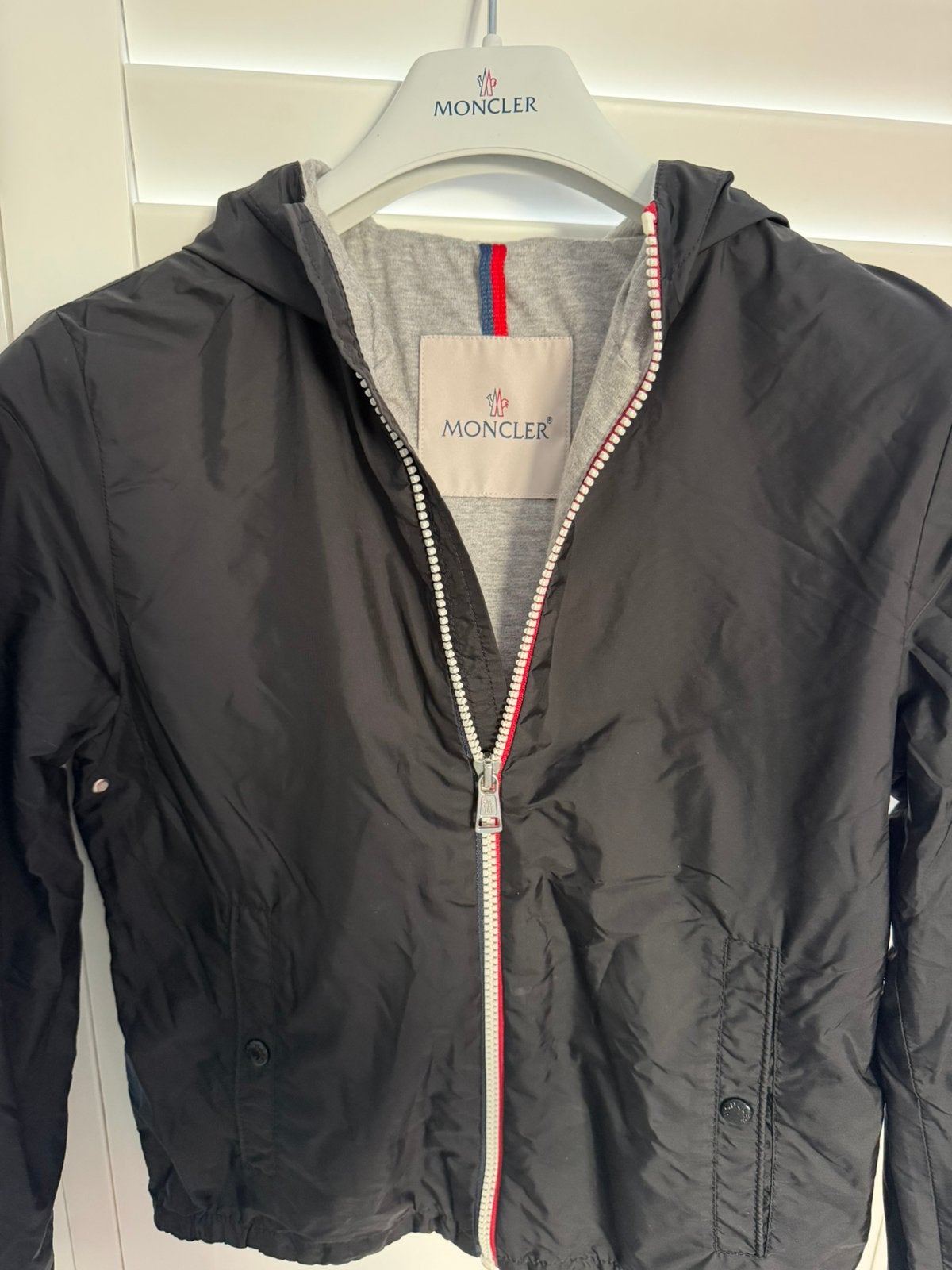 Moncler zomerjas in de kleur Navy/donker blauwe 10 jaar, Ophalen of Verzenden, Zo goed als nieuw, Blauw