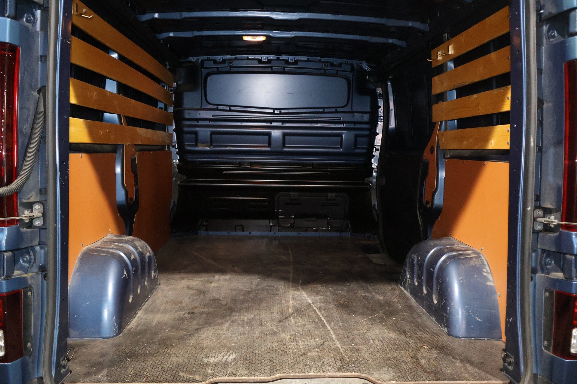 Renault Trafic 2.0 dCi 145pk L1 H1 Automaat (bj 2021), Auto's, Stof, Gebruikt, Euro 6, 4 cilinders