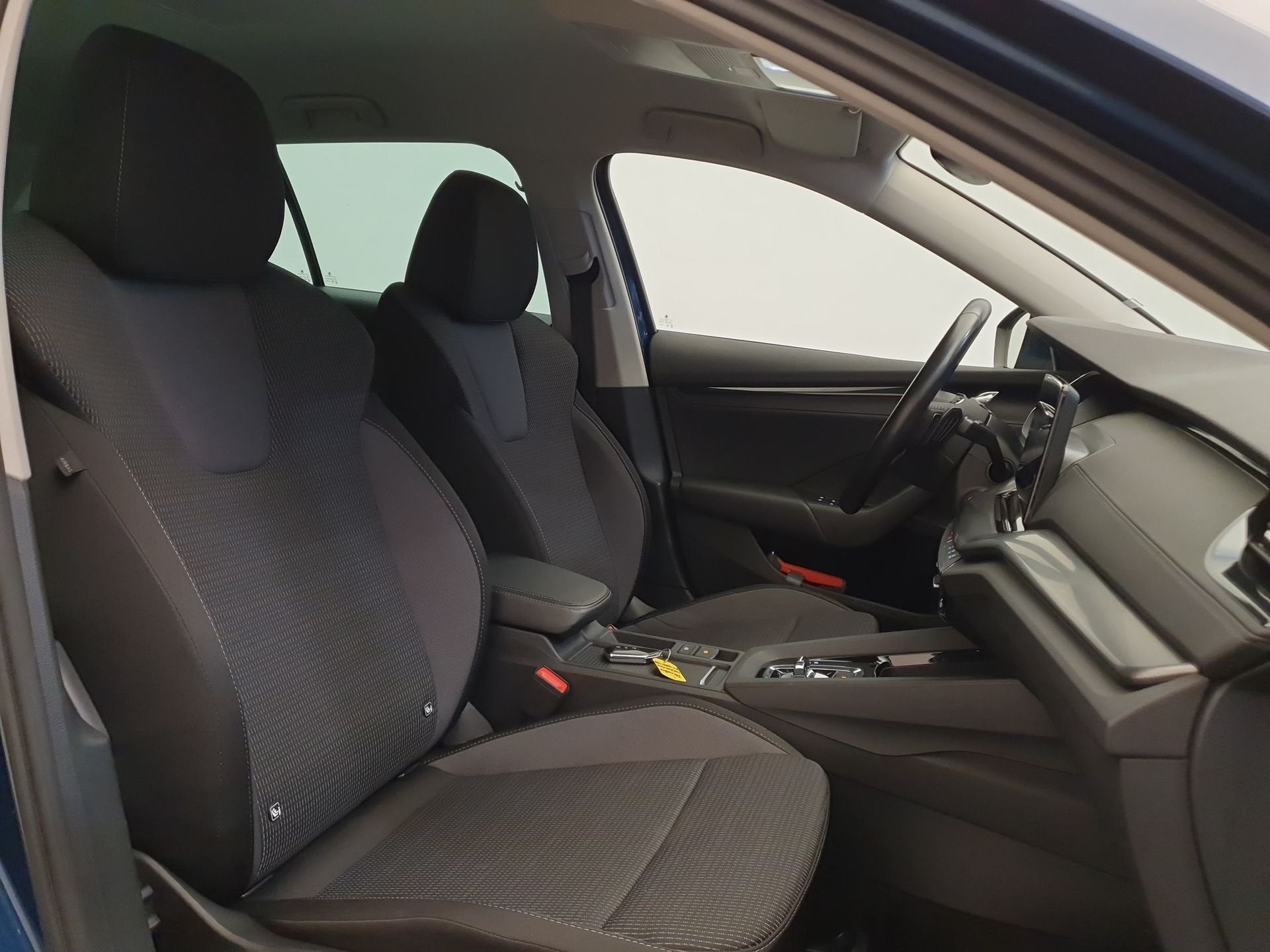 Skoda Octavia Combi 1.0 e-TSI Business Edition Trekhaak, ACC, Auto's, Stof, Gebruikt, Blauw, Parkeersensor