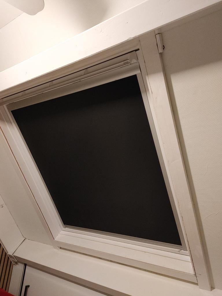 Velux UK08 Karwei verduisterend rolgordijn zwart, Huis en Inrichting, Stoffering | Gordijnen en Lamellen, Zwart, Zo goed als nieuw