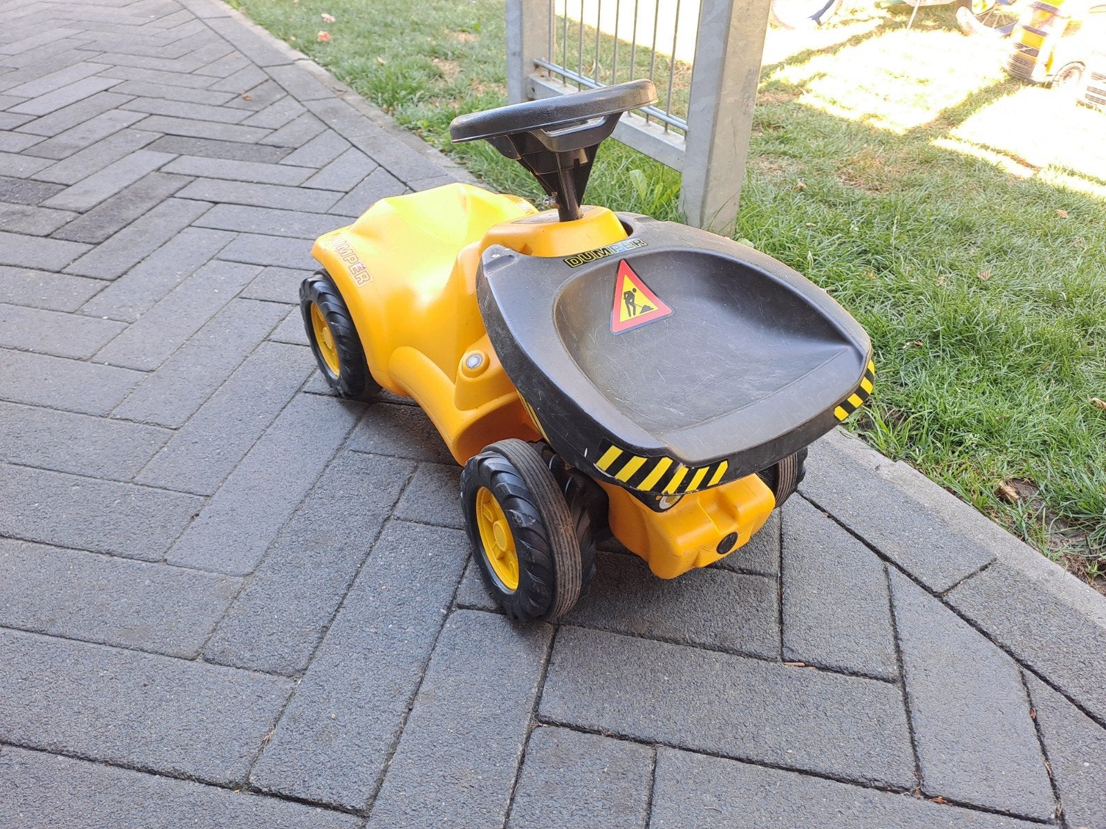 Gele loopauto/graafmachine voor kinderen, Ophalen, Gebruikt
