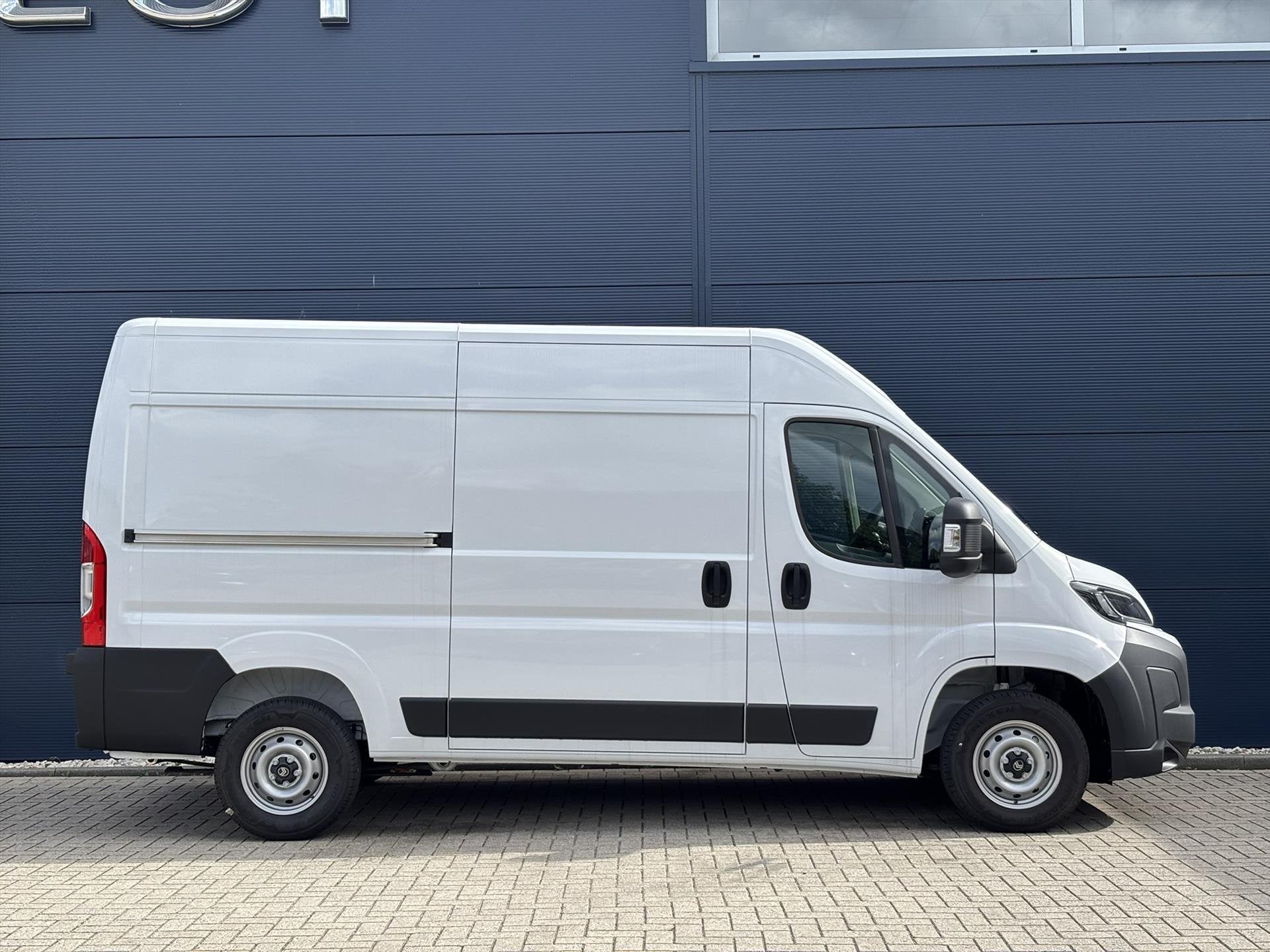 Citroën Jumper GB 3.5t 2.2 BlueHDi 140pk L2H2 | Trekhaak |, Auto's, Voorwielaandrijving, Stof, Gebruikt, Euro 6