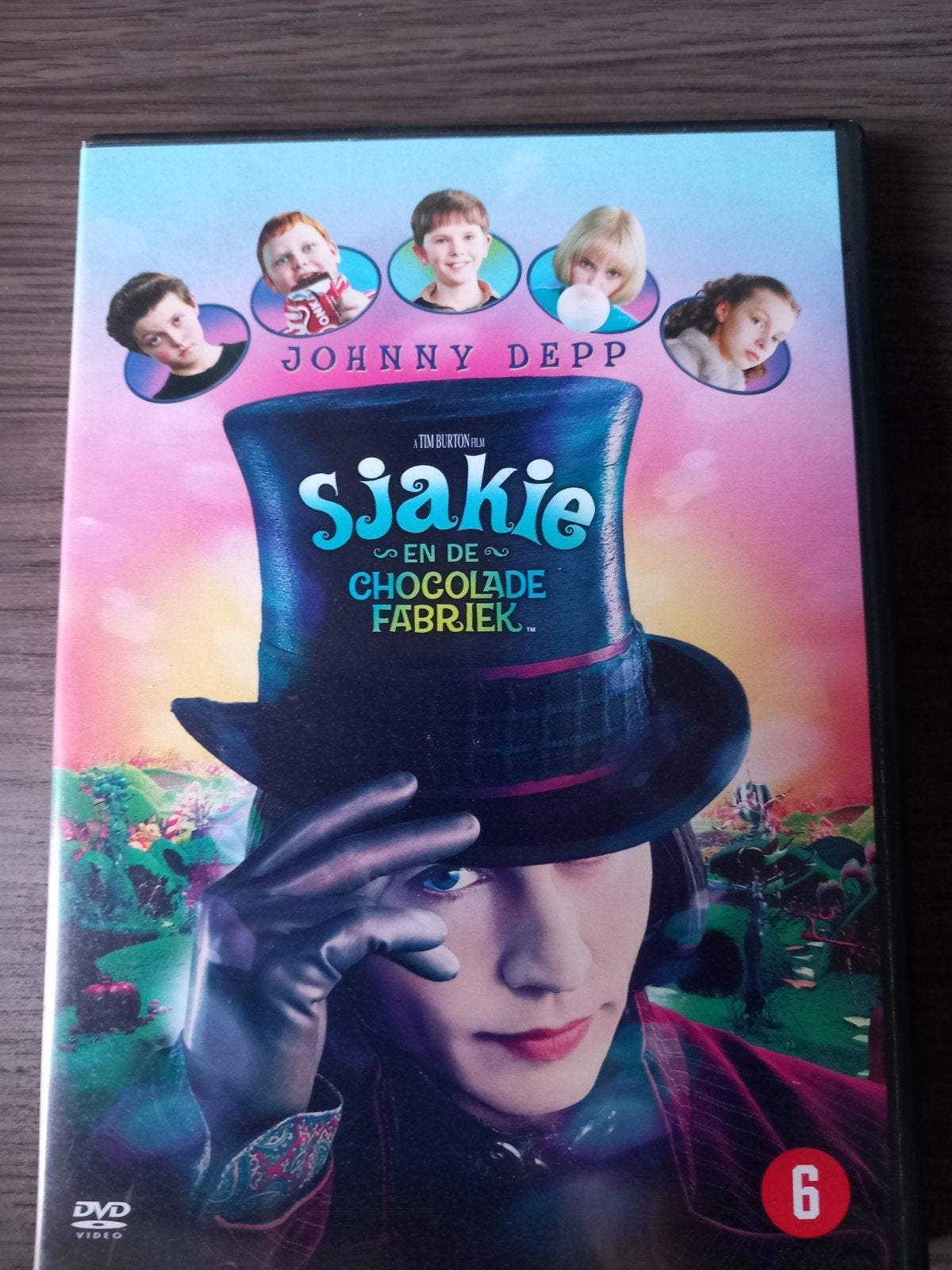 Sjakie en de Chocoladefabriek DVD - Johnny Depp, Avontuur, Ophalen of Verzenden, Zo goed als nieuw, Vanaf 6 jaar