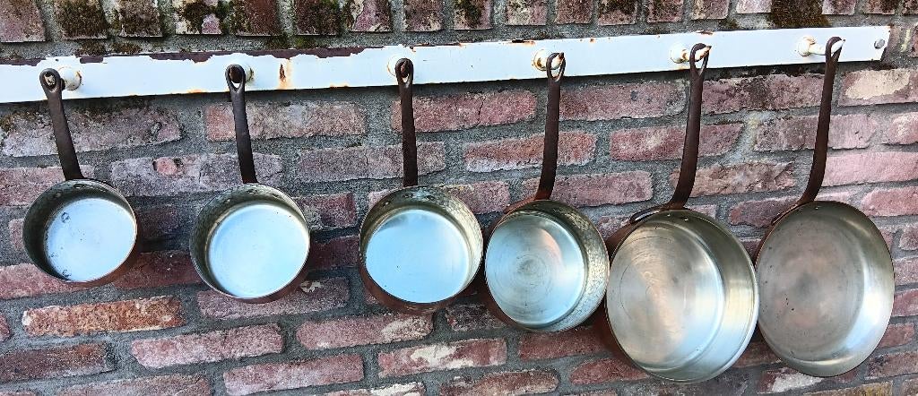 Vintage new old stock gehamerde koperen pannen, Ophalen of Verzenden, Zo goed als nieuw, Overige materialen, Pannenset
