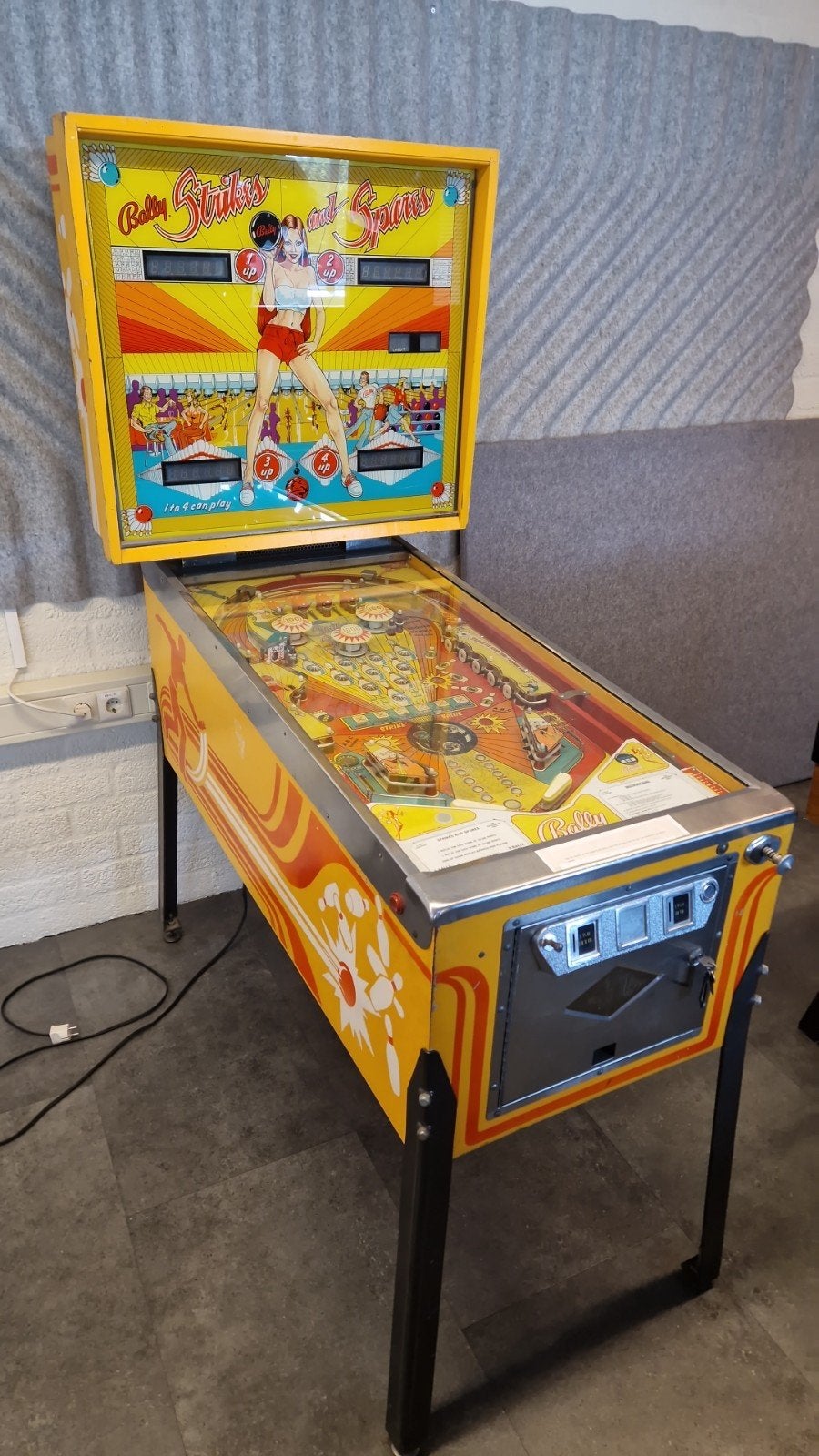 Bally Strikes and Spares Flipperkast - Vintage Bowling Thema, Ophalen, Gebruikt, Elektronisch, Bally
