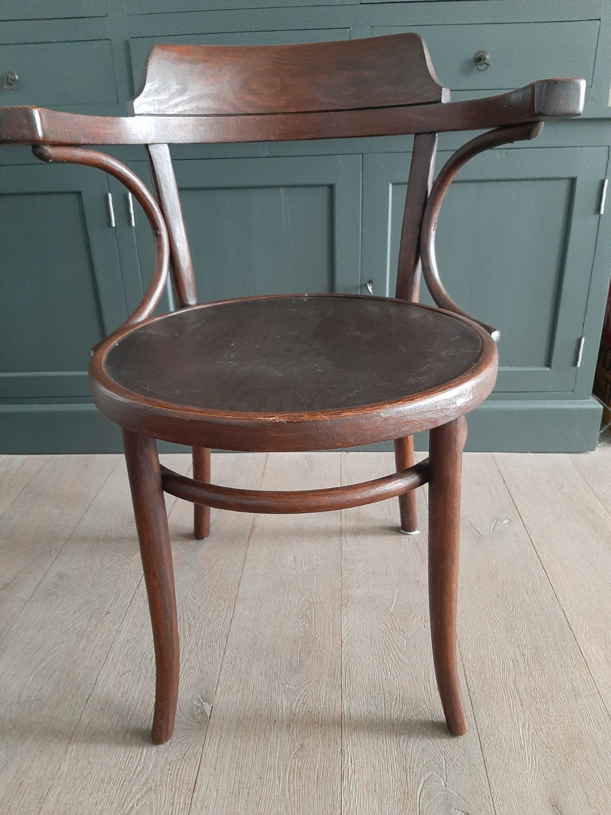 leuke oude houten stoel met armleuningen, Ophalen