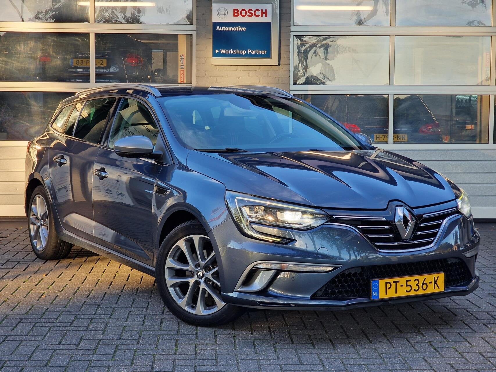 Renault Megane Estate 1.2 TCe GT-Line|Bose|Trekhaak|Camera|C, Voorwielaandrijving, Gebruikt, 4 cilinders, Met garantie (alle)