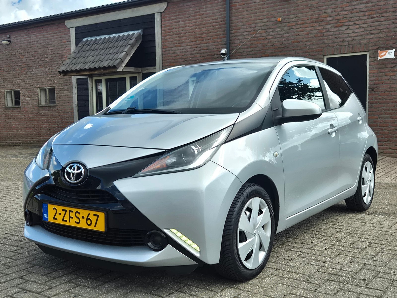 Toyota Aygo 1.0 12V Vvt-iDdrs 2015 I Camera I Airco I 2e eig, Voorwielaandrijving, Stof, Euro 6, Met garantie (alle)