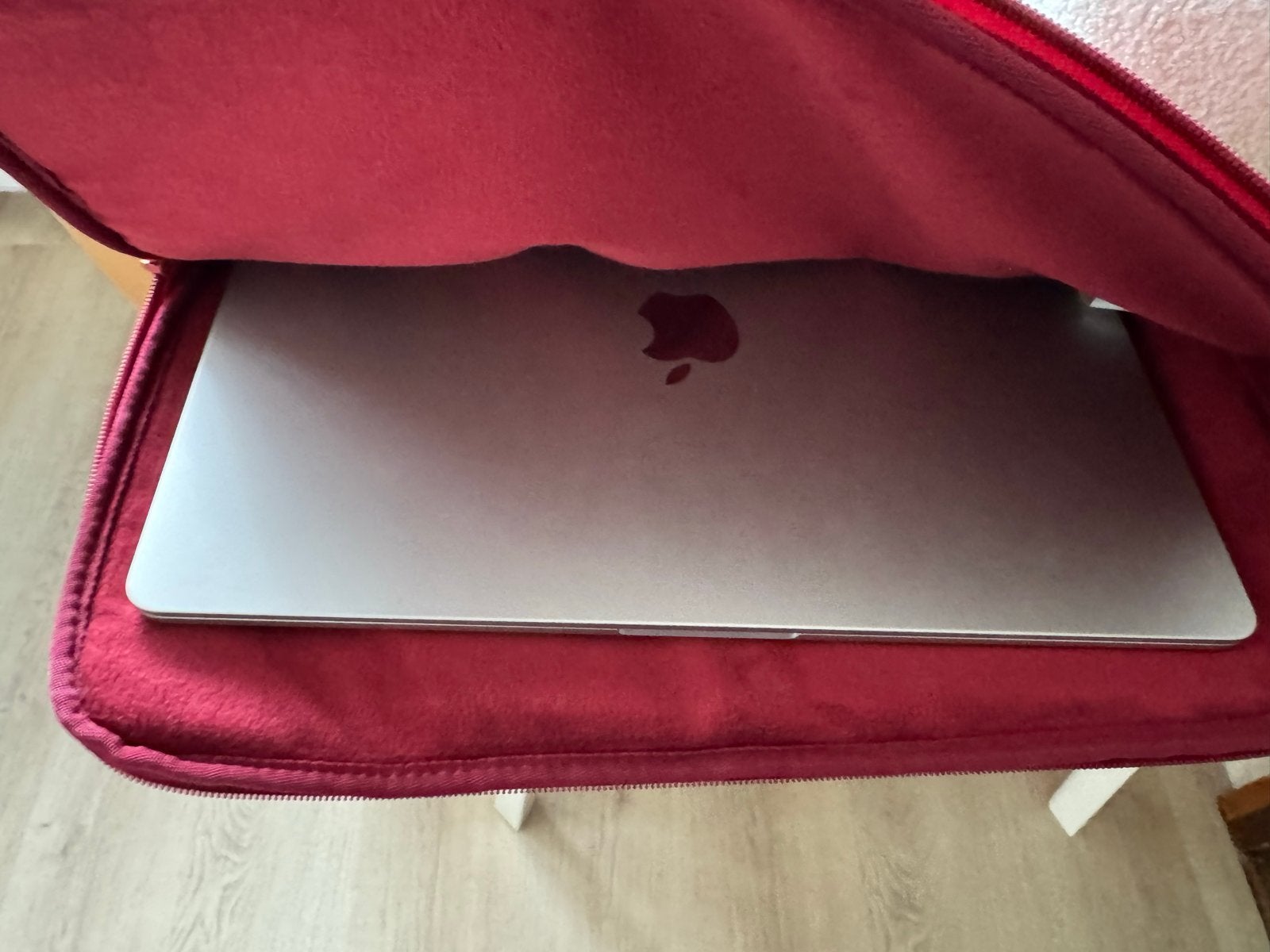 Case Logic Reflect 15,6 inch Laptophoes Rood, Gevoerd laptopvak, Rood, Ophalen of Verzenden, Zo goed als nieuw