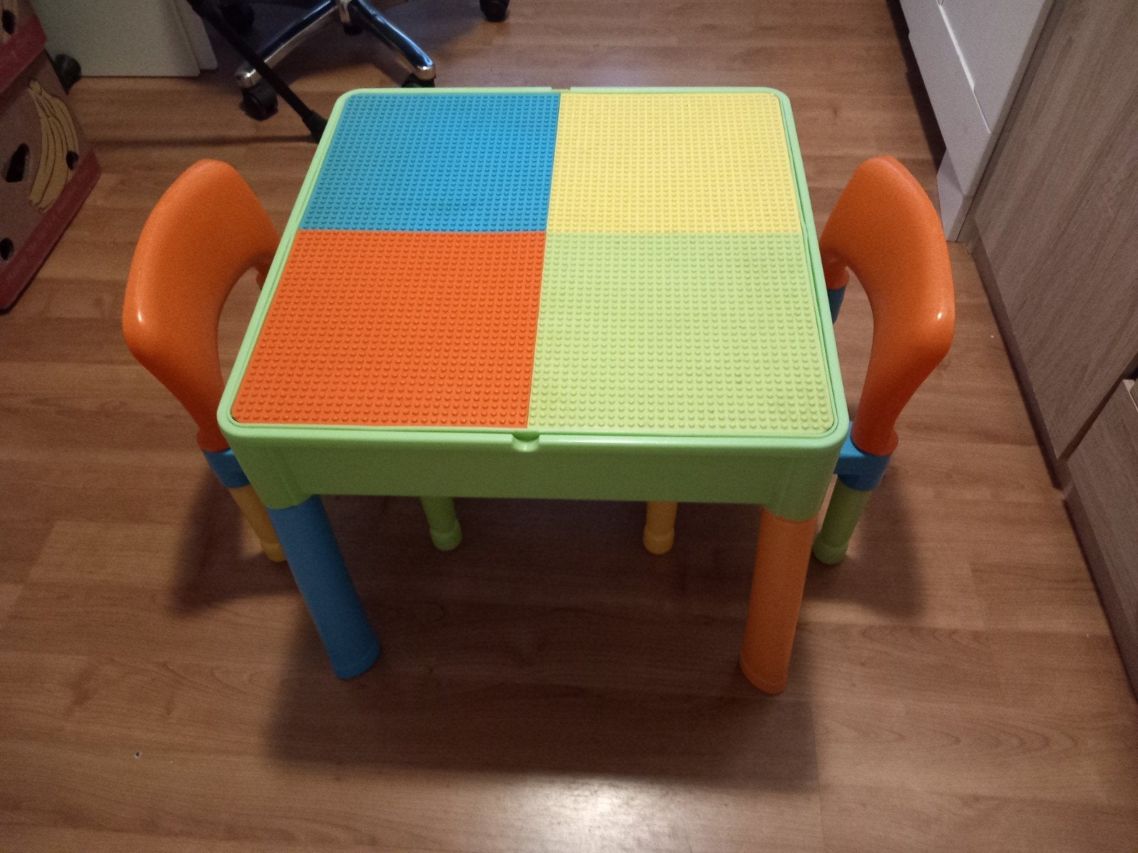 Lego tafel met 2 stoeltjes, Ophalen, Gebruikt
