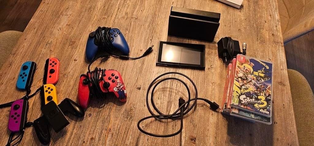 NinSwitch 1 met veel accessoires, Ophalen, Gebruikt, Met games