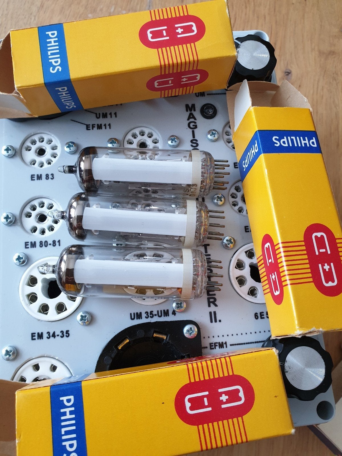 Set van 3x EM84 Philips Miniwatt buizen NIB Getest, Ophalen of Verzenden