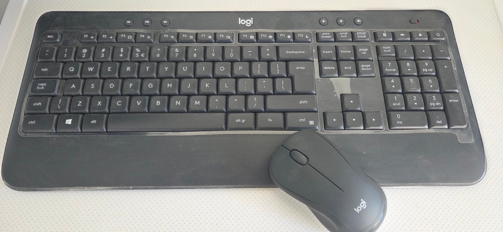 Logitech K540 draadloos toetsenbord en M310 muis set, Ophalen, Rechtshandig, Muis, Gebruikt