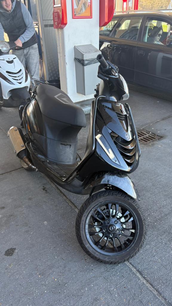 Piaggio Zip 172cc brom, Fietsen en Brommers, Scooters | Piaggio, Zo goed als nieuw, Zip, Tweetakt, Ophalen