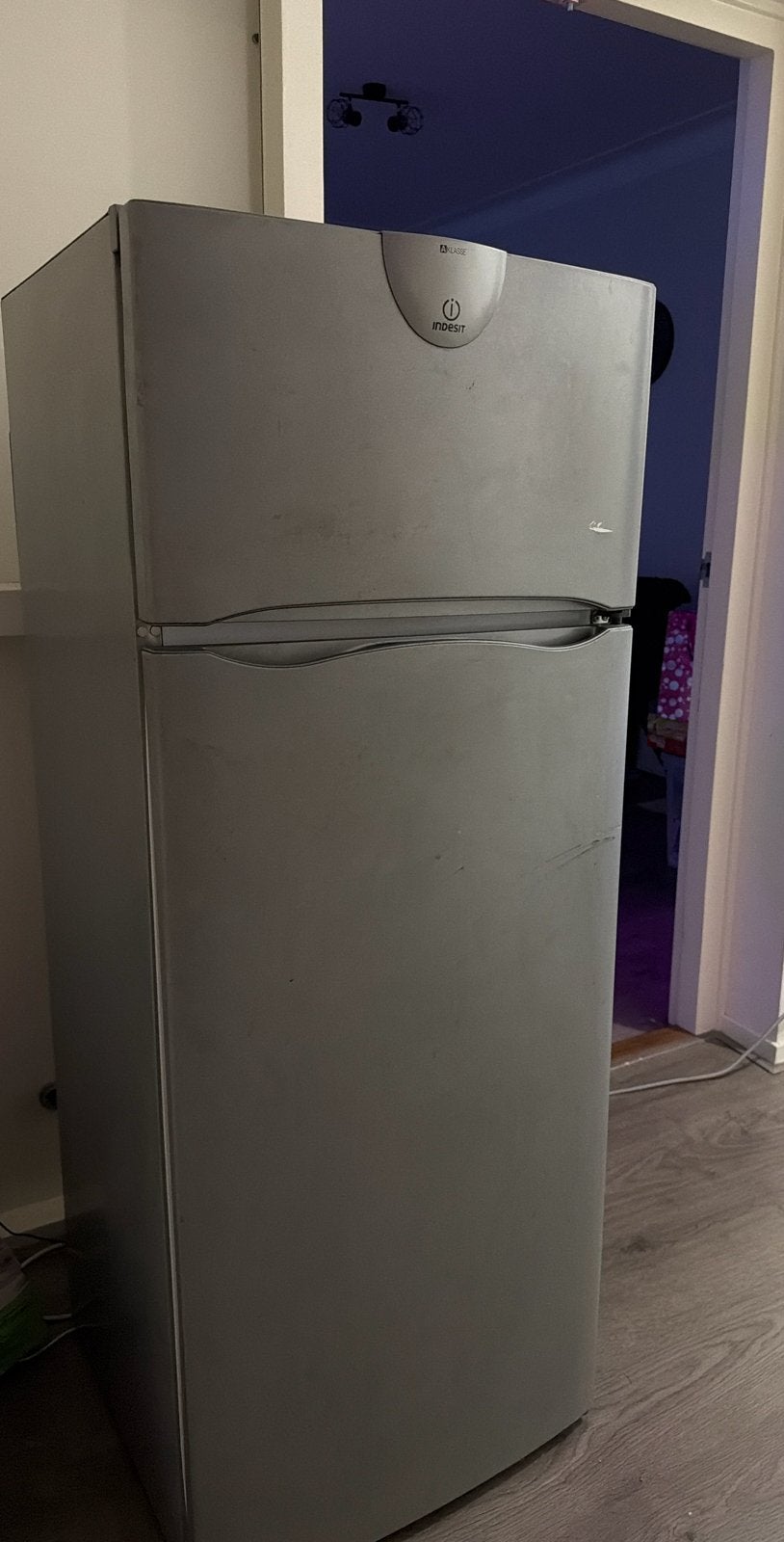 Gratis koelkast met vriesvak - Indesit, Ophalen, 150 tot 200 liter, Gebruikt, 140 tot 160 cm