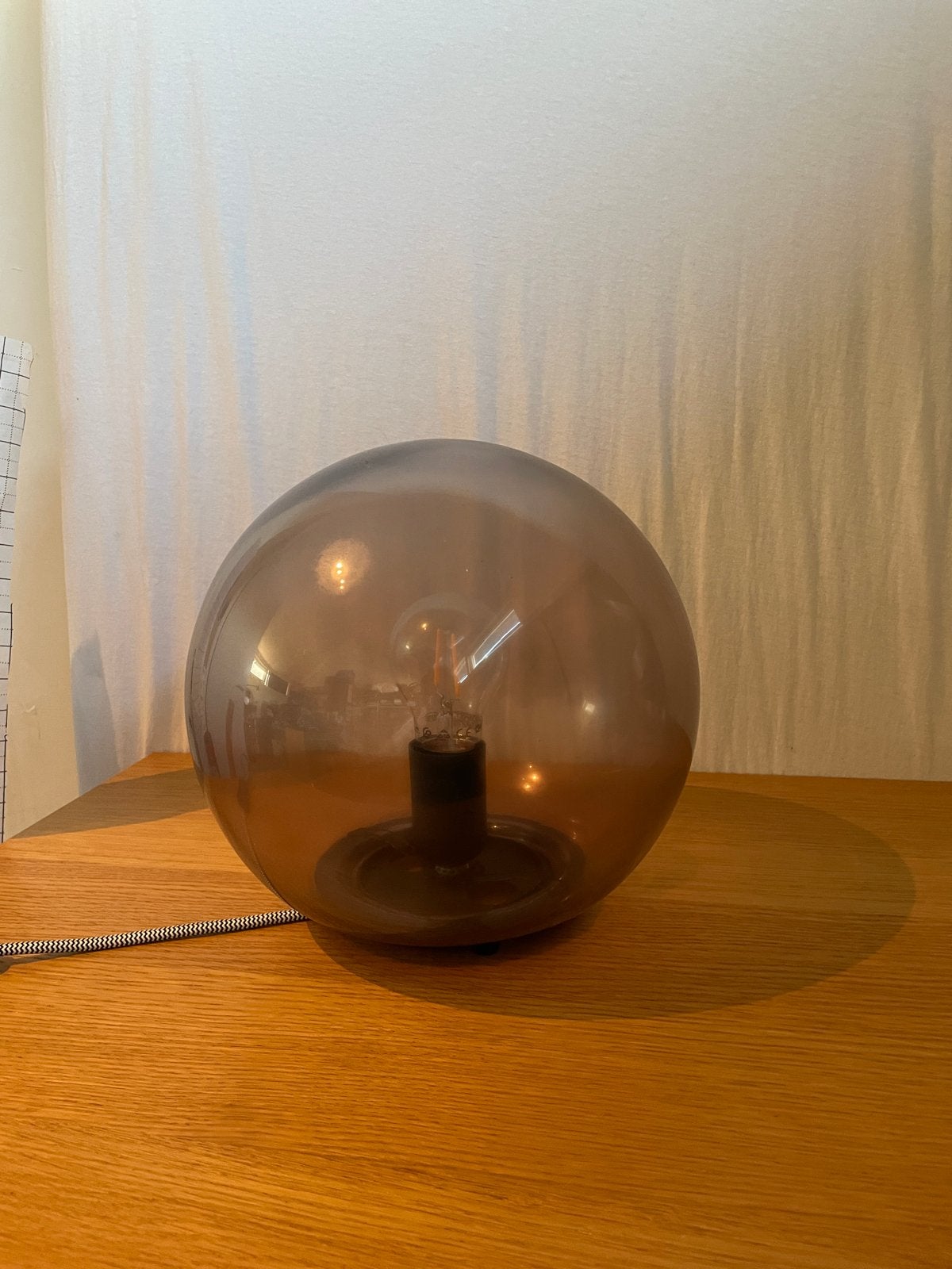 Moderne glazen tafellamp - bolvormig design, Overige merken, Grijs, Met stekker, Modern
