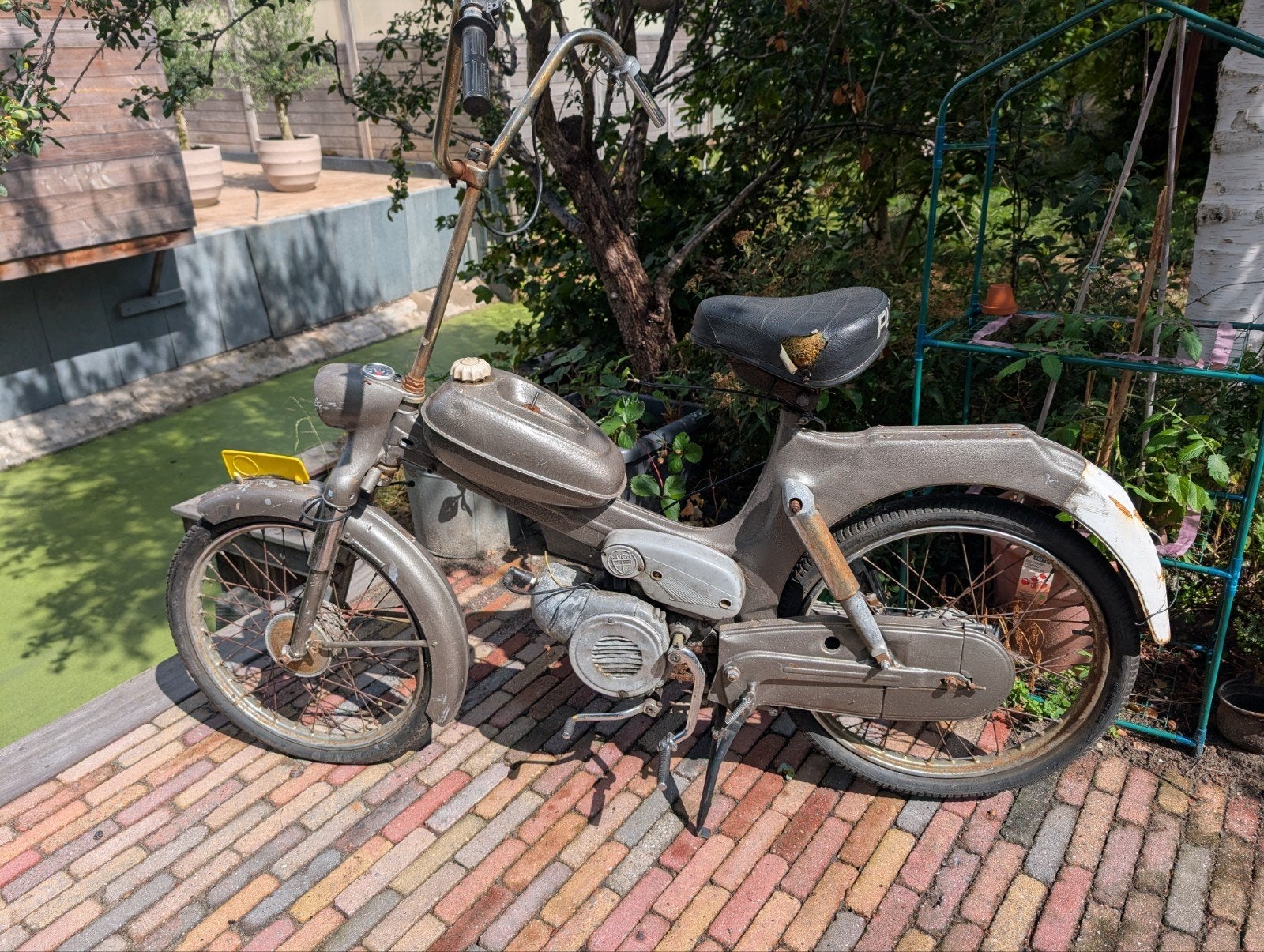 Puch zonder kenteken, opknapper met extra motor en onderdele, Fietsen en Brommers, Brommers | Puch, Ophalen, Gebruikt, Overige modellen