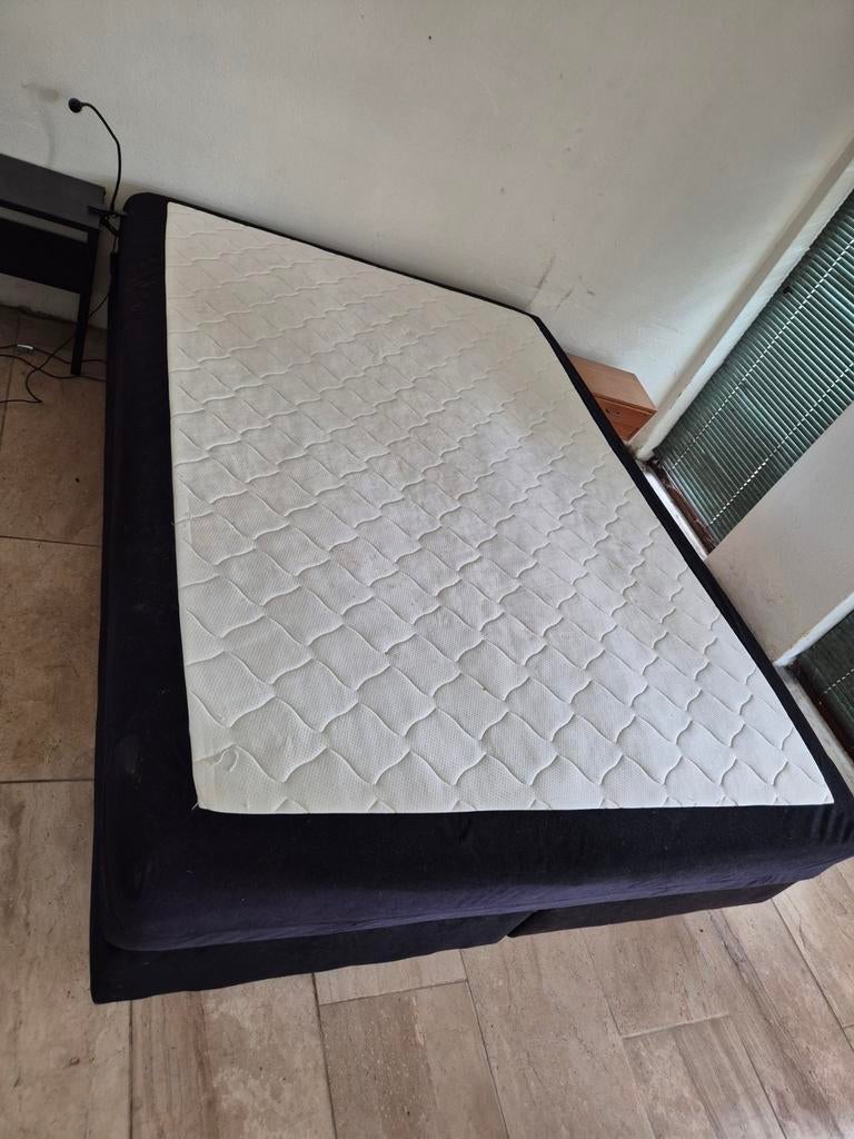 Tweepersoons boxspring met matras 140x200, Huis en Inrichting, Ophalen, Gebruikt, Blauw, Tweepersoons
